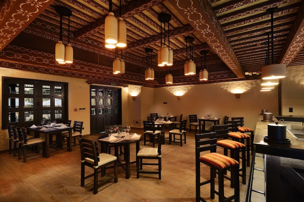 Atana Musandam, Dining