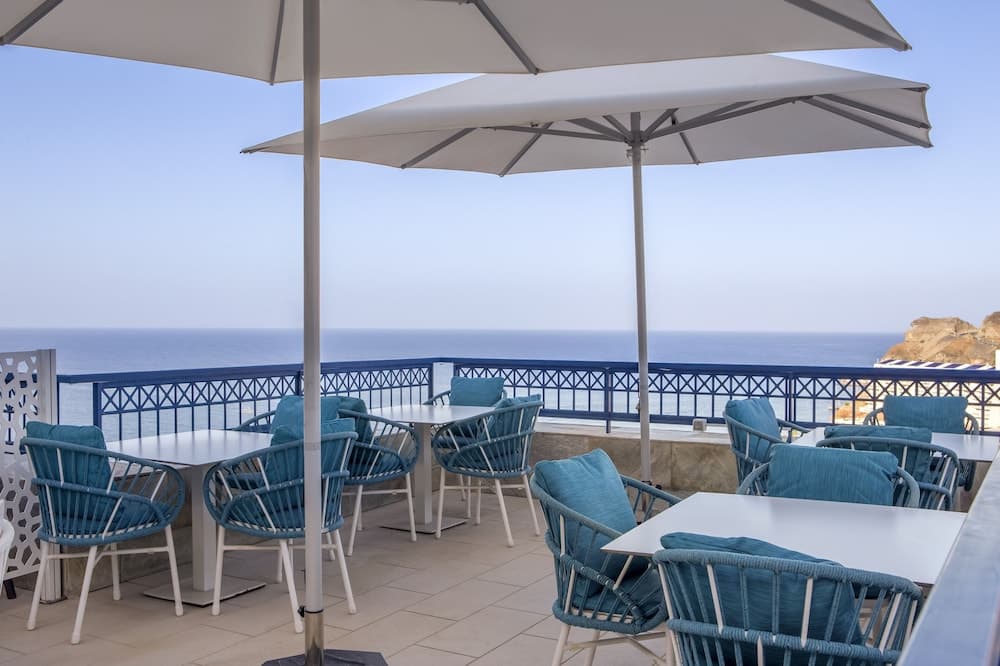 Club Cala Blanca, Exterior