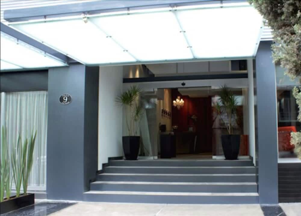 *Regente Hotel, Property entrance