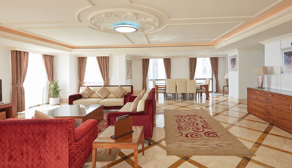 Roda Amwaj Suites, In-room dining