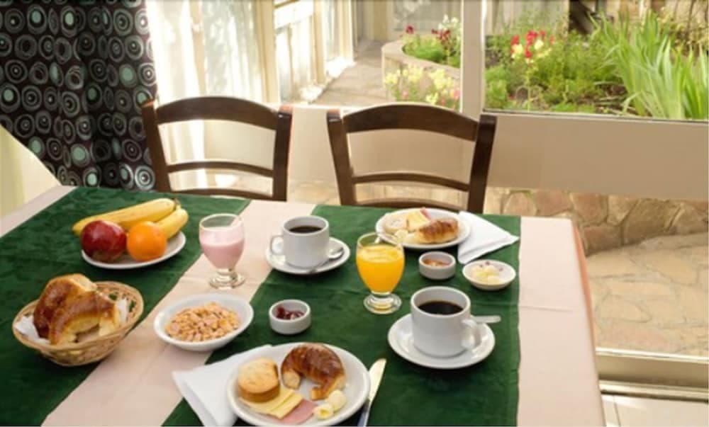 Hotel Internacional, Breakfast buffet