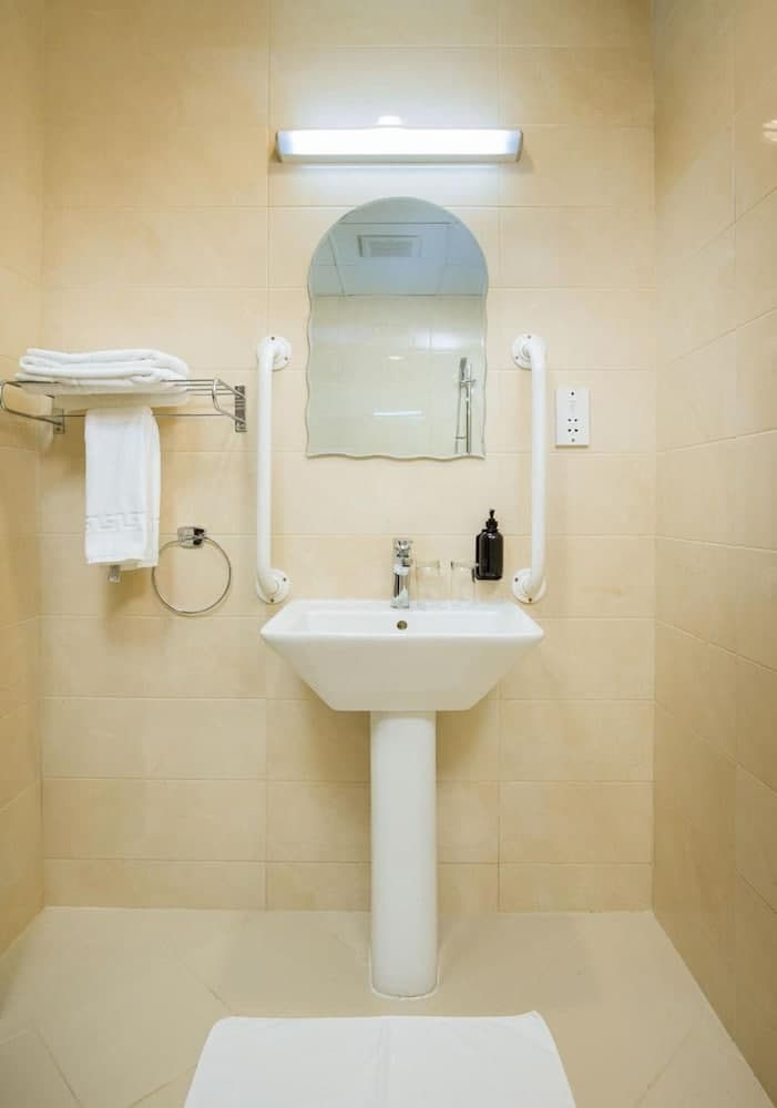 City Hotel Duqm, Bathroom
