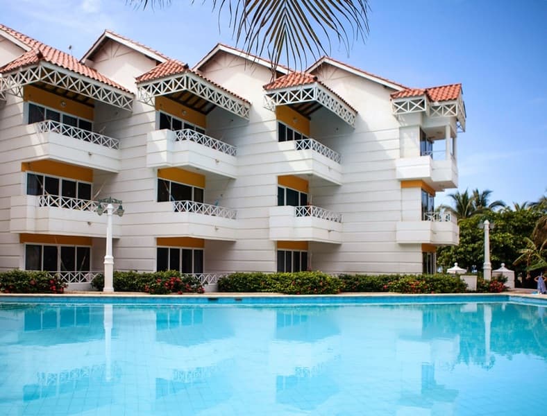 Las Americas Casa de Playa, GEN