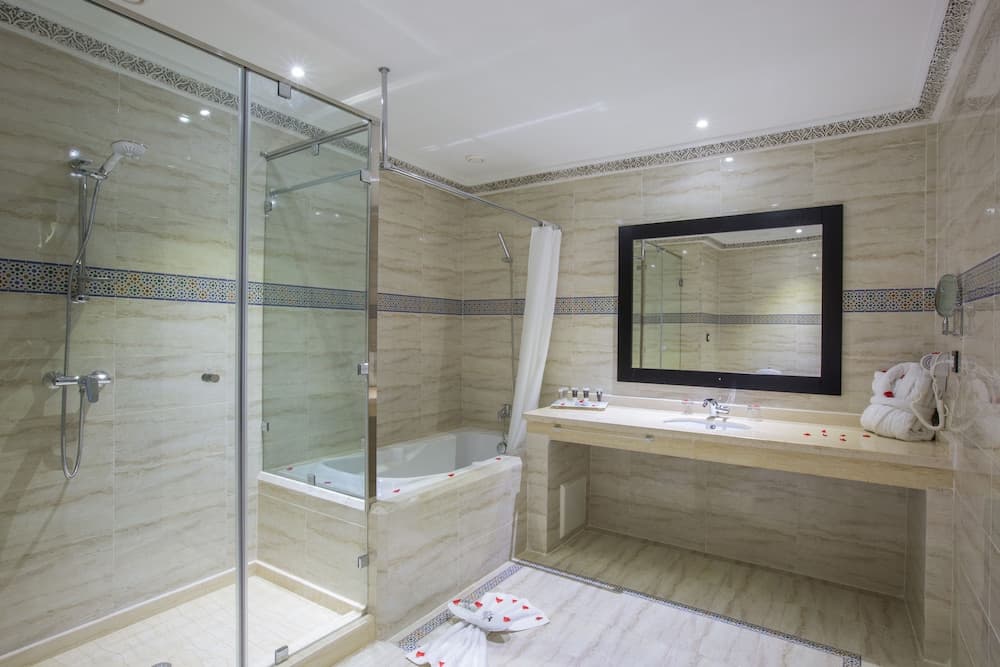 Hotel Riad Ennakhil & Spa 5 (DWO Marrakech Ennakhil), Bathroom