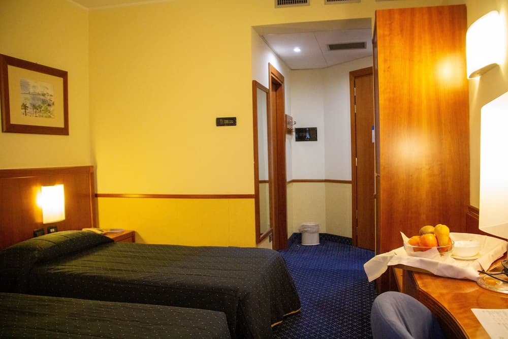 Pacific Hotel Fortino , Room