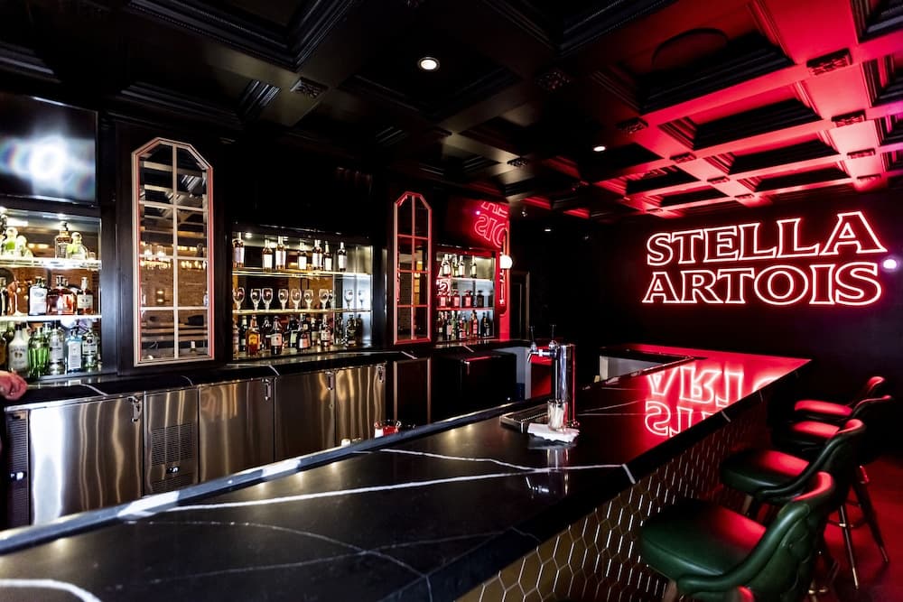 Westgate New York Grand Central, Bar (on property)