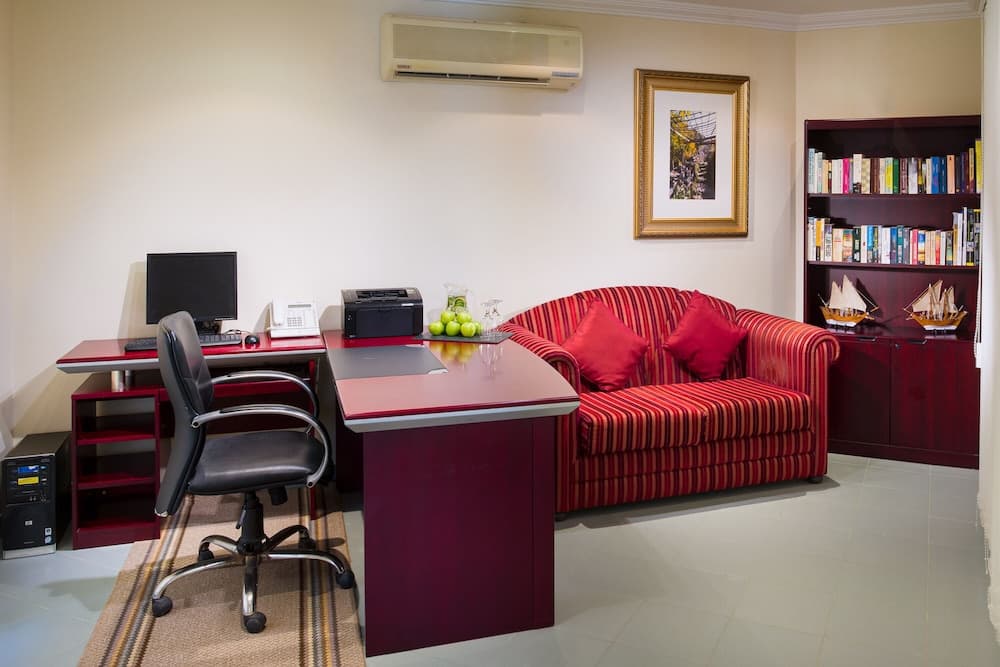 Masira Island Resort, Business center