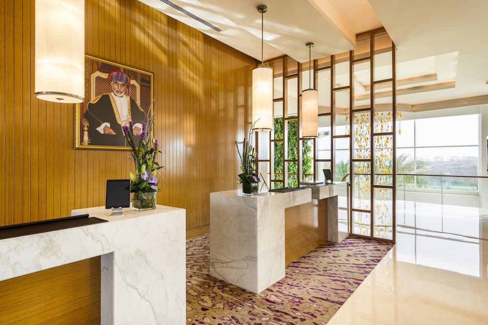Crowne Plaza Muscat OCEC, an IHG Hotel, Lobby