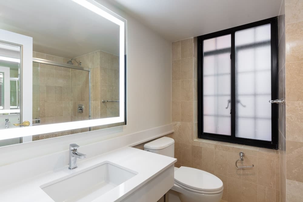 Westgate New York Grand Central, Bathroom