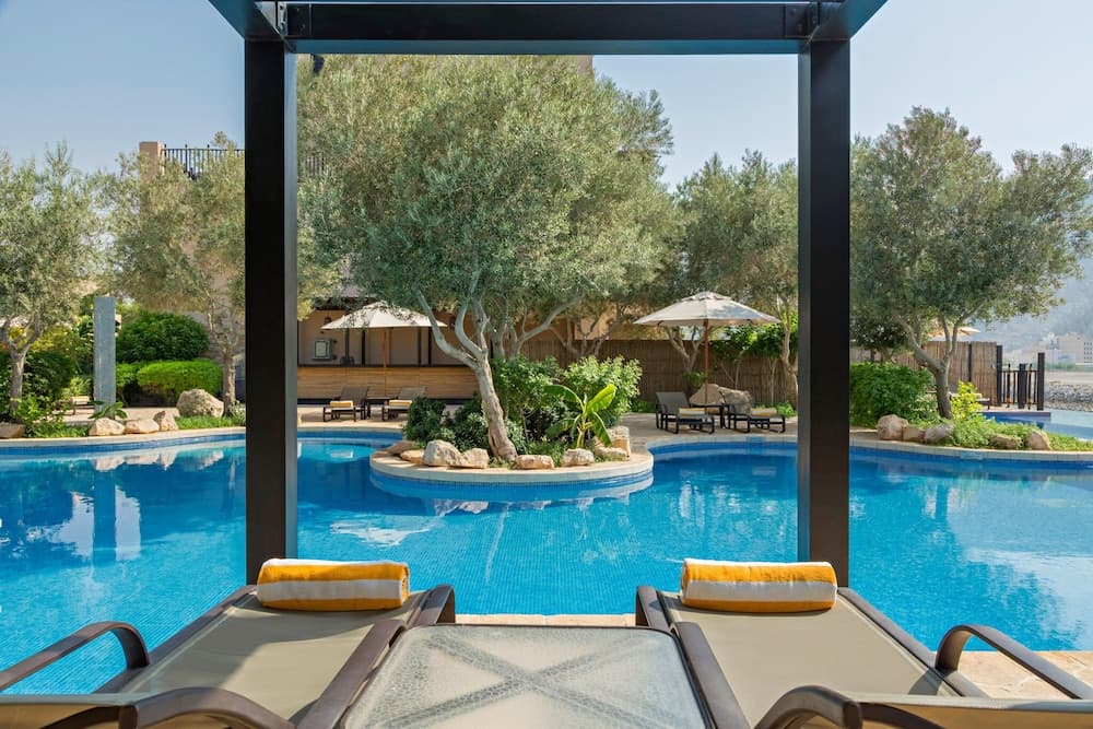 Atana Musandam, Outdoor pool