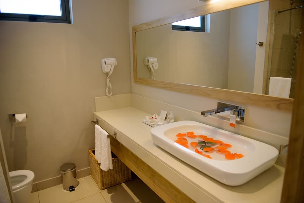 Anelia Resort & Spa, Bathroom