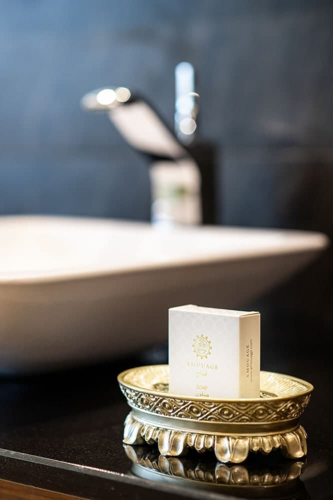 Crowne Plaza Muscat OCEC, an IHG Hotel, Bathroom