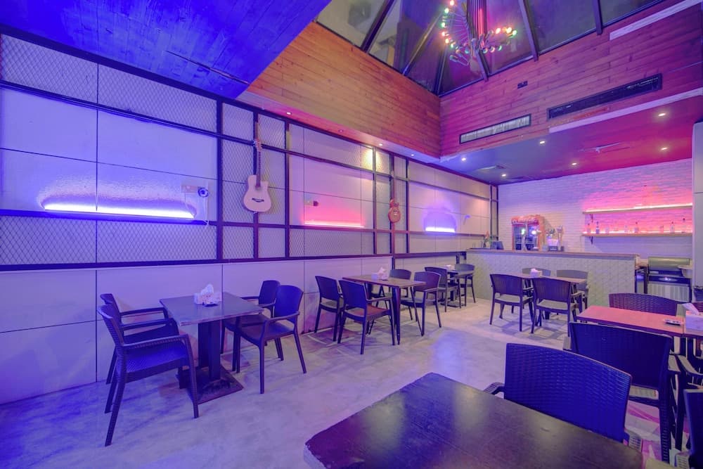 Lotus Grand Hotel, Bar (on property)