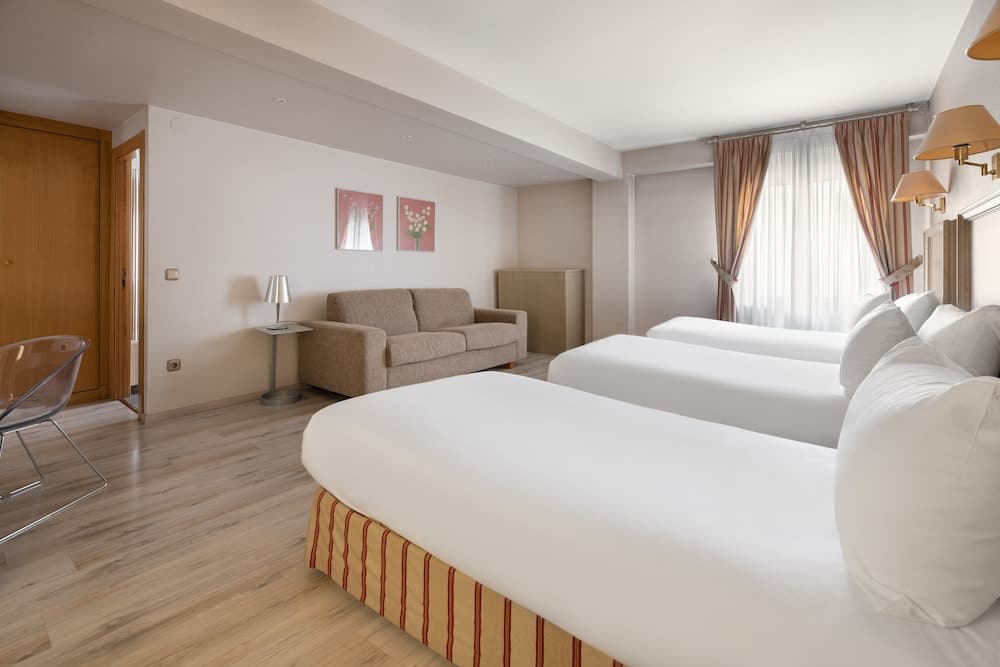 Crisol Almirante Bonifaz, Room