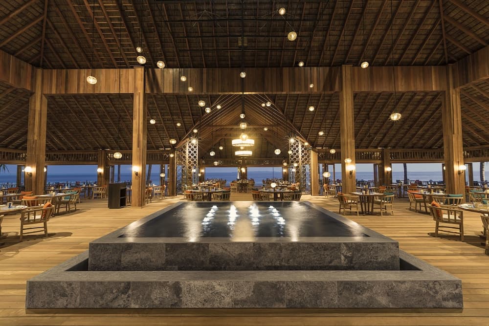 Hurawalhi Island Resort, Restaurant