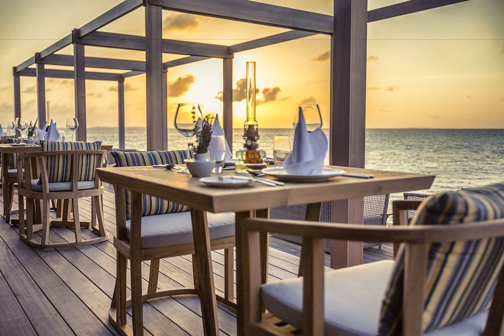 Hurawalhi Island Resort, Restaurant