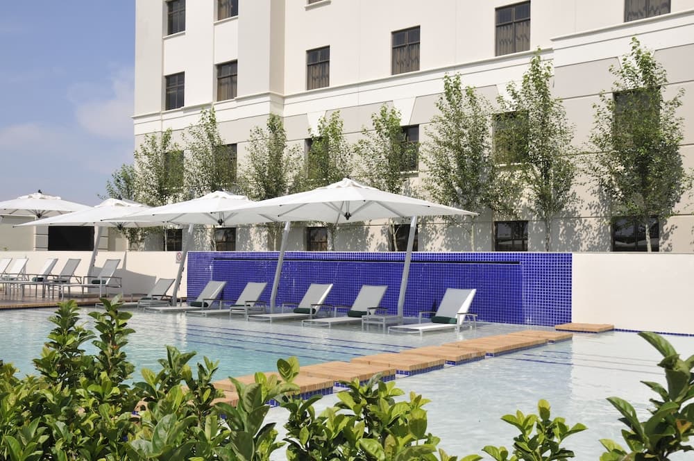 Peermont Metcourt at Emperors Palace, Outdoor pool