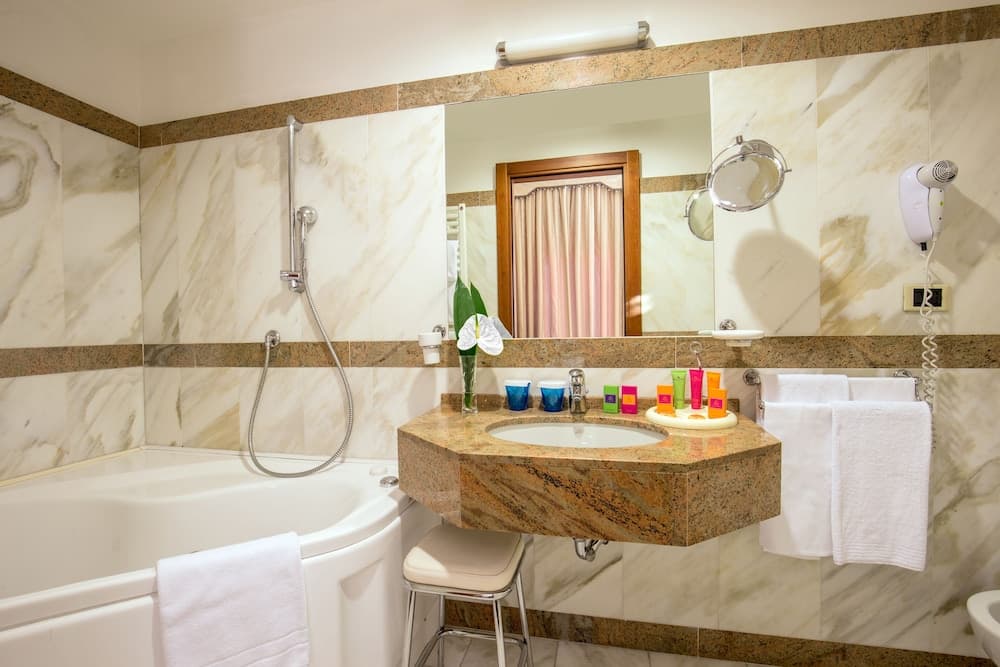 UNAWAY Hotel Empire Roma, Bathroom