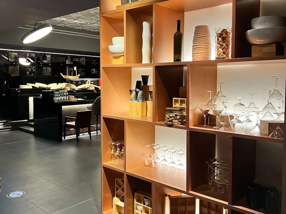 Novotel Muscat Airport, Restaurant