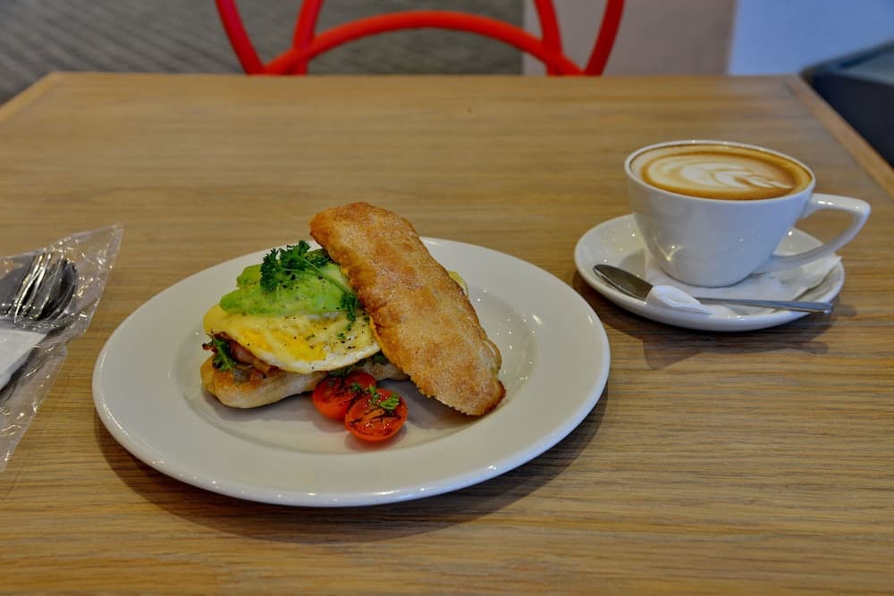 Cresta Grande Cape Town, Food and drink