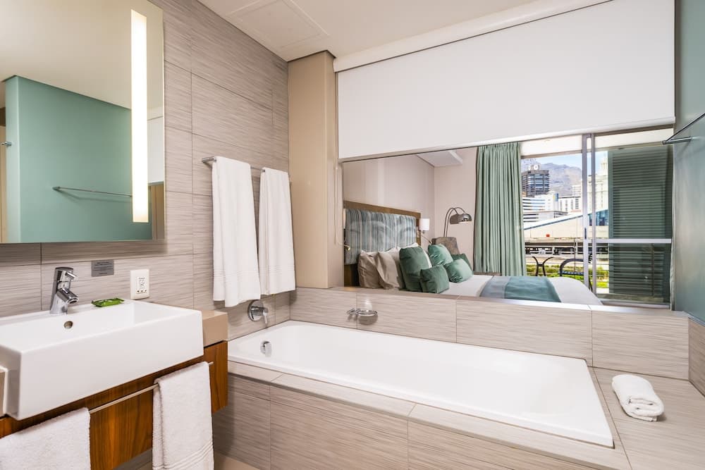 aha Harbour Bridge Hotel & Suites, Bathroom