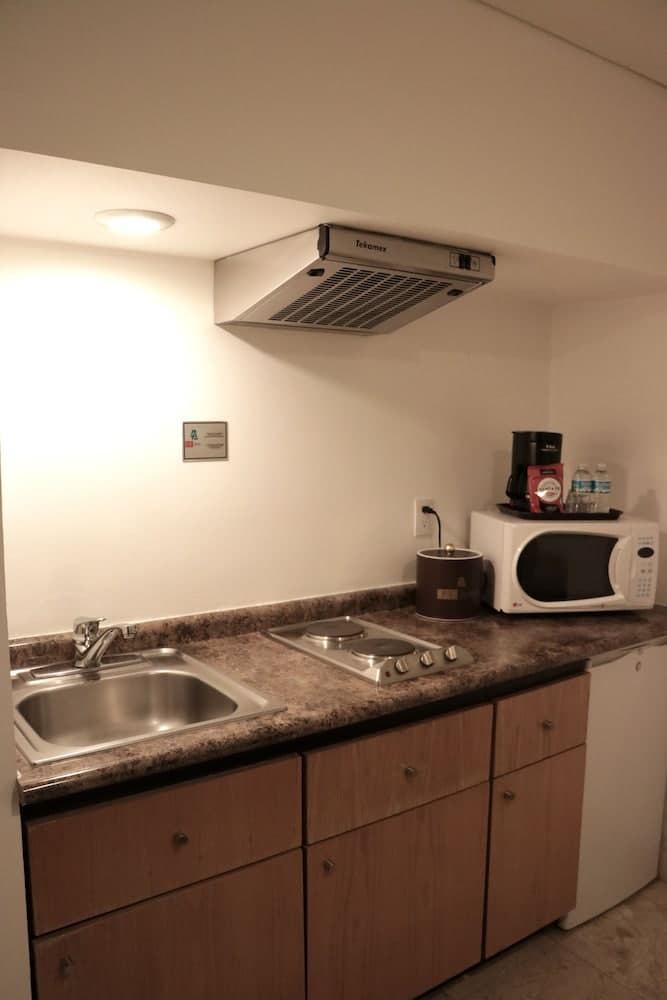 *Hotel & Suites PF, Private kitchenette