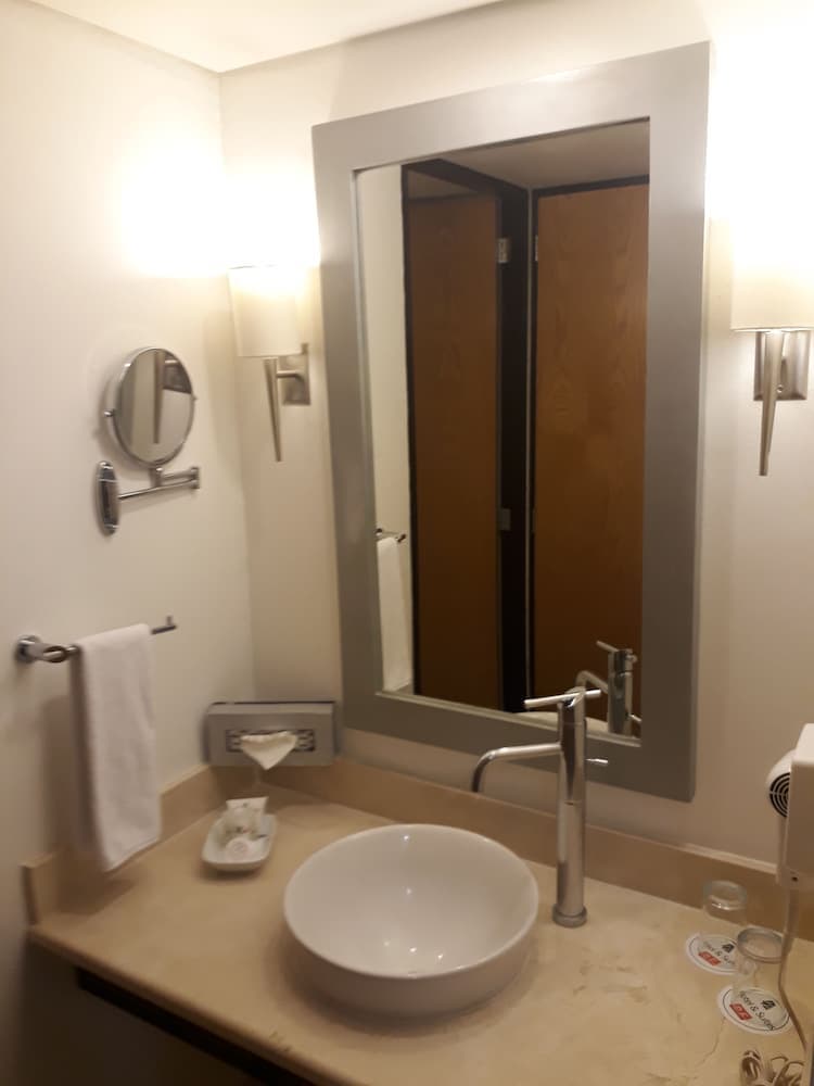 *Hotel & Suites PF, Bathroom amenities