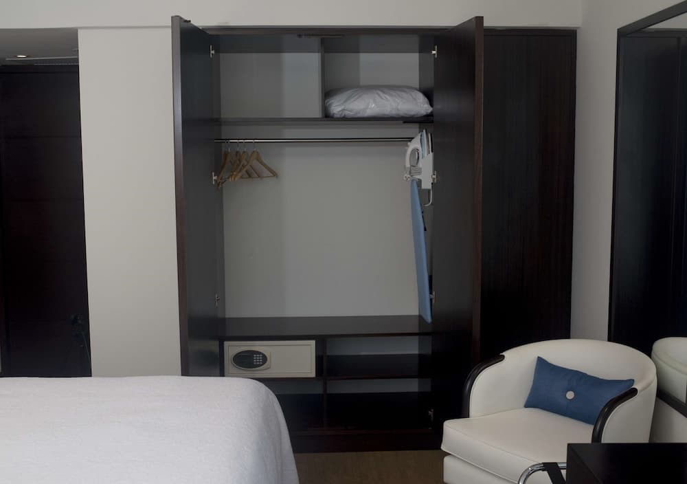 Hampton by Hilton Santa Cruz, Room