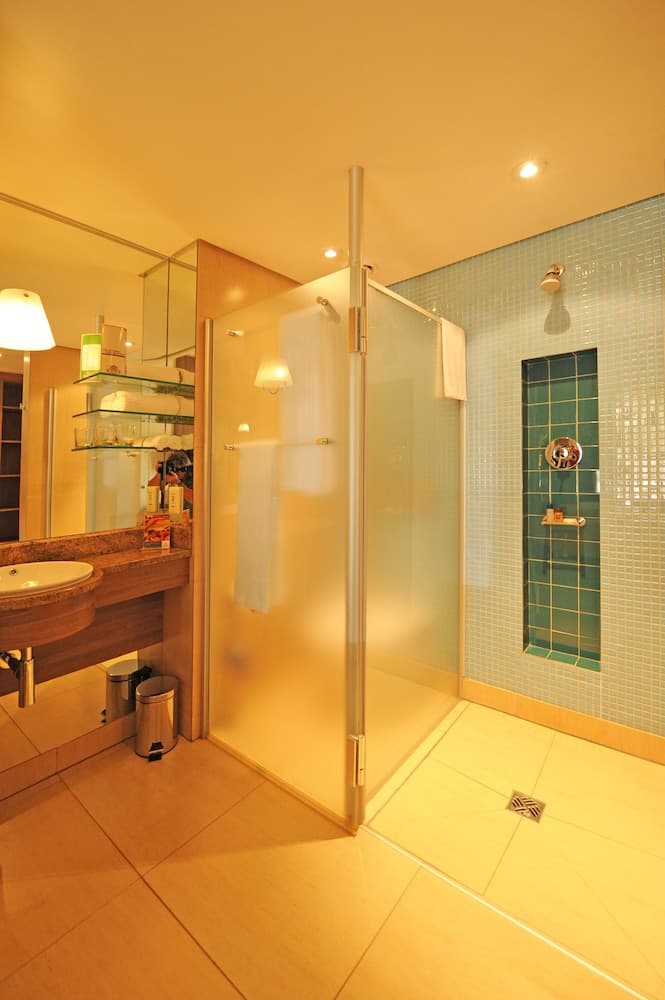 Peermont Metcourt at Emperors Palace, Bathroom