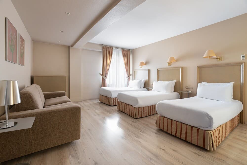 Crisol Almirante Bonifaz, Room