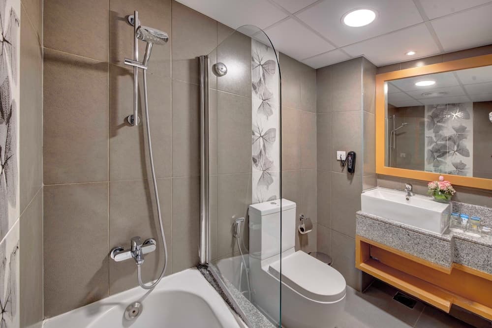 Lotus Grand Hotel, Bathroom