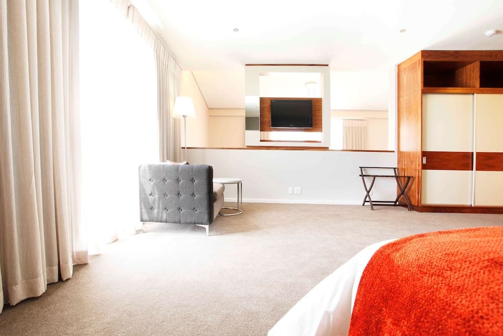 DoubleTree by Hilton Cape Town - Upper Eastside, Room