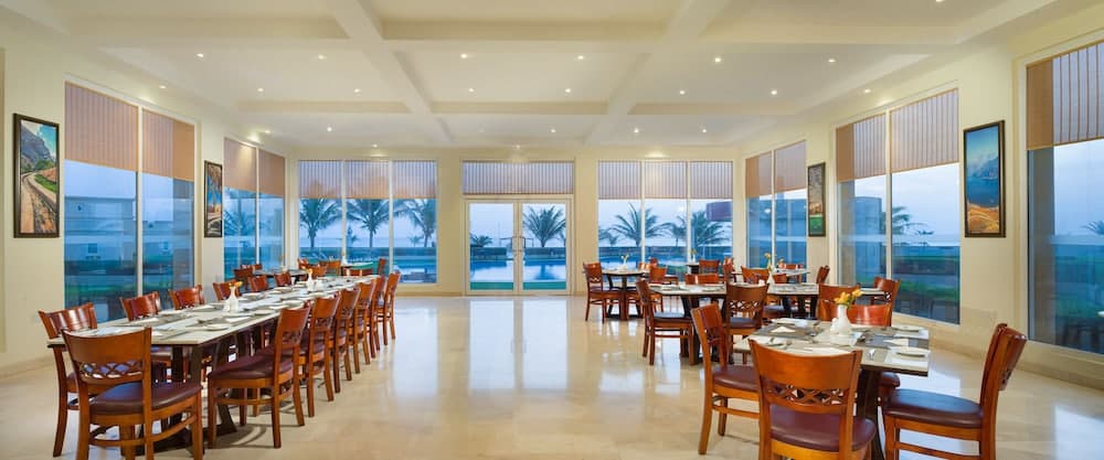 Masira Island Resort, Dining