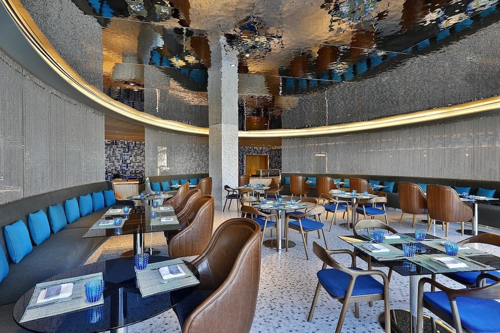 W Muscat, Restaurant