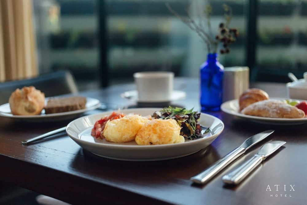 Atix Hotel, Food and Drink