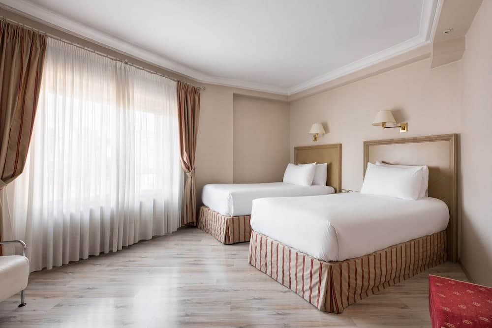 Crisol Almirante Bonifaz, Room