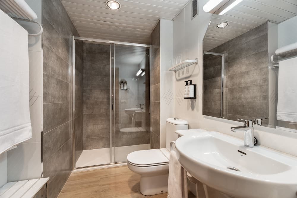 Crisol Almirante Bonifaz, Bathroom