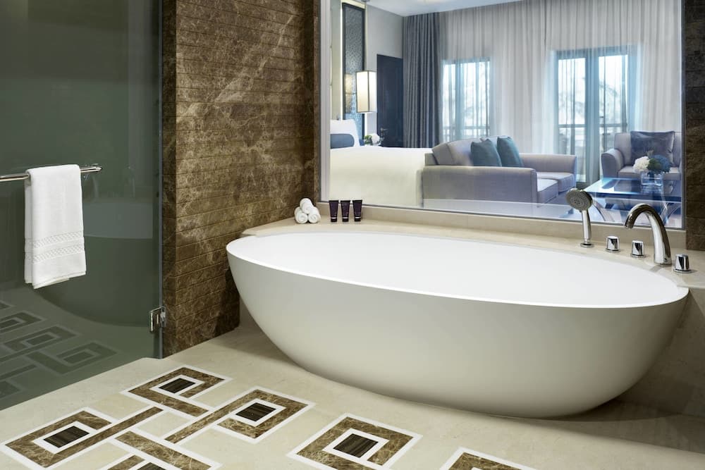 Al Bustan Palace, a Ritz-Carlton Hotel, Bathroom
