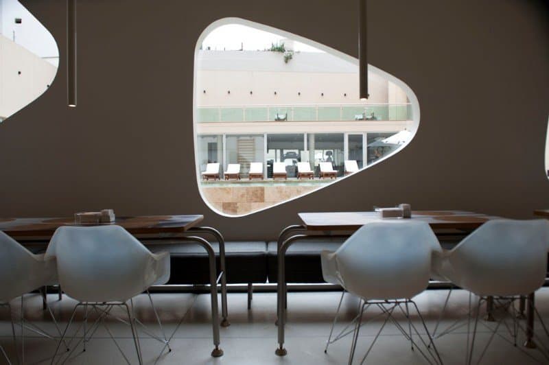 Dazzler Recoleta, BAR