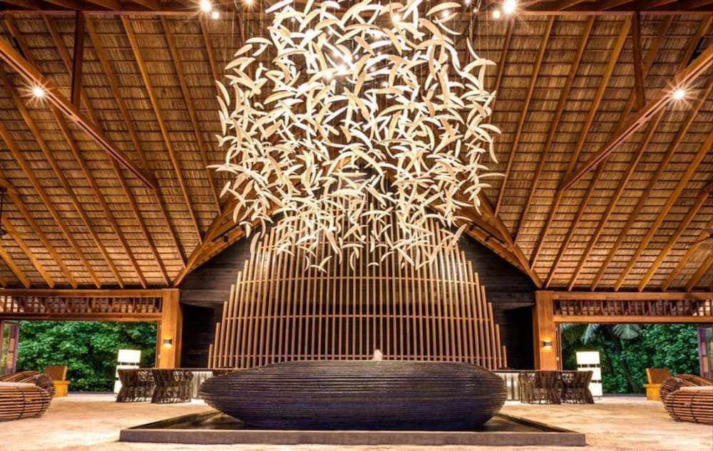 Hurawalhi Island Resort, Reception