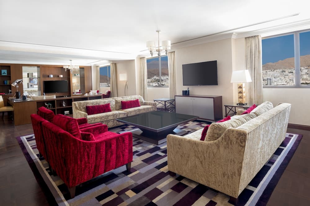 Sheraton Oman Hotel, Living area