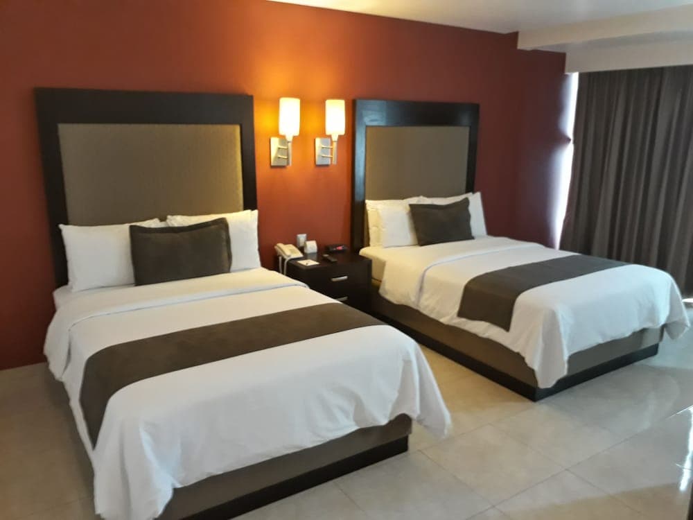 *Hotel & Suites PF, Room