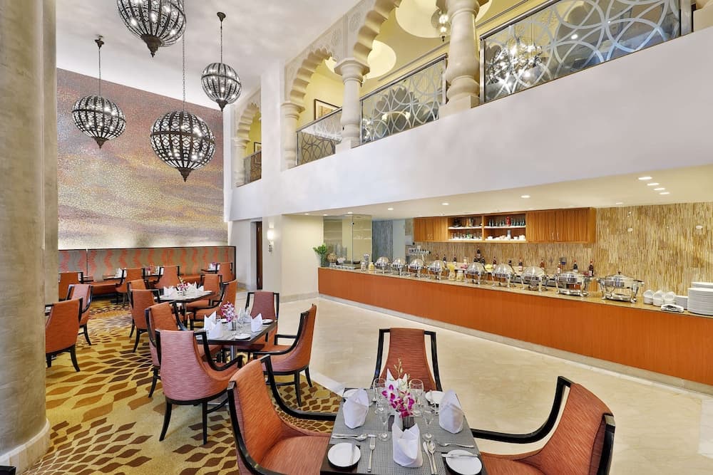 Hilton Suites Makkah, Restaurant