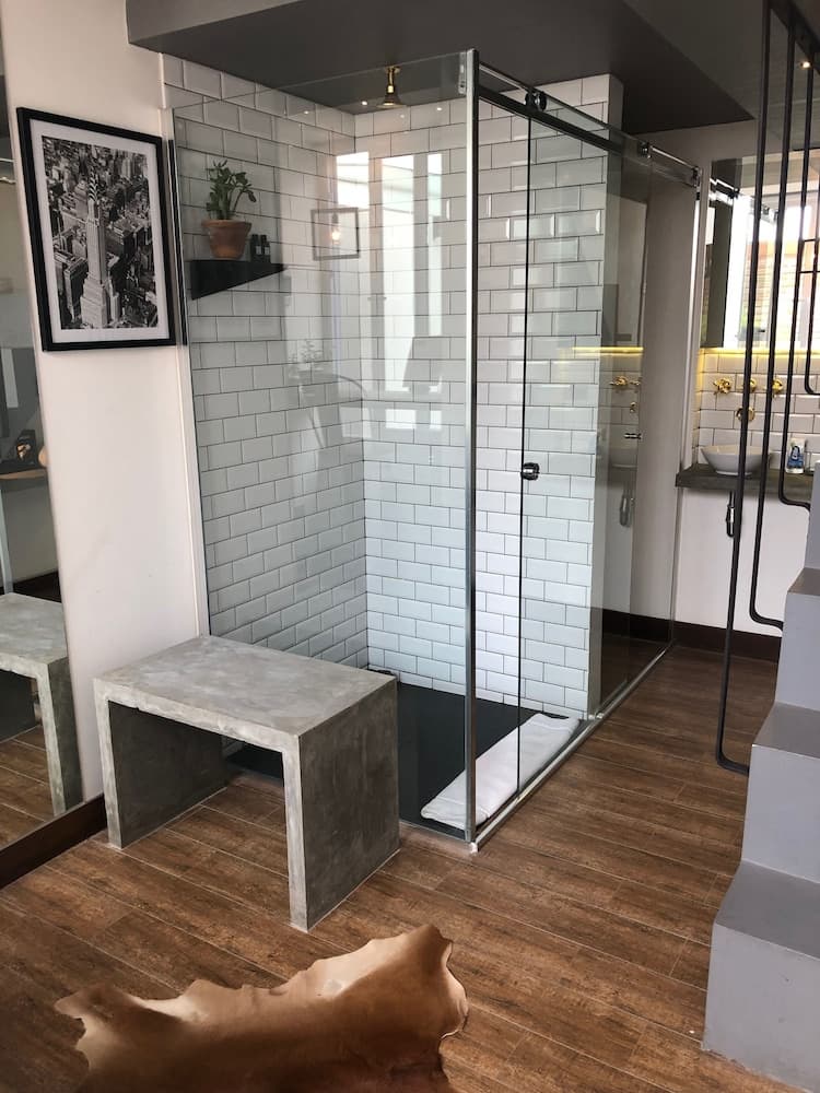 Cosmopolitano Hotel Boutique, Bathroom