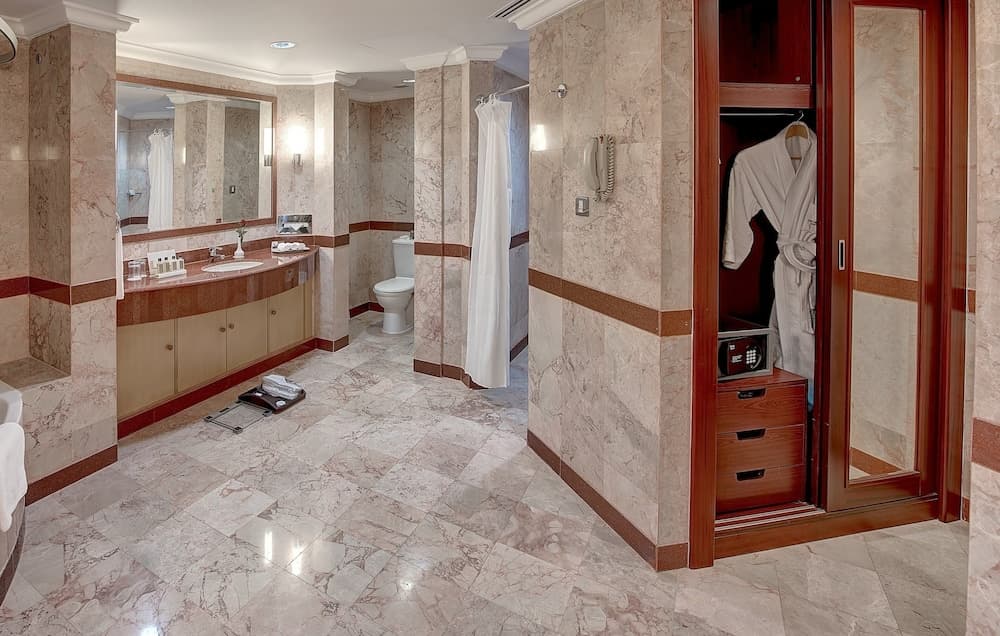 Crowne Plaza Resort Salalah, an IHG Hotel, Bathroom