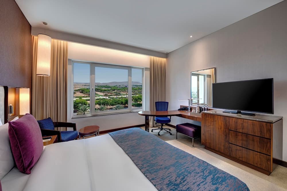 Crowne Plaza Muscat OCEC, an IHG Hotel, Room
