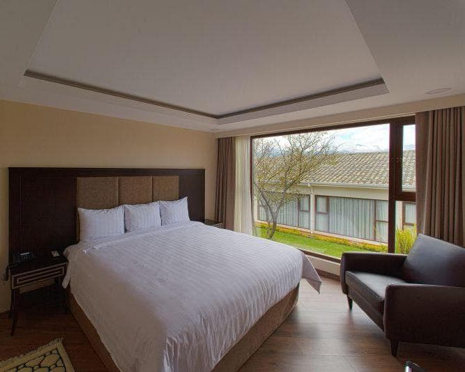 QUINDELOMA ART HOTEL & GALLERY, 