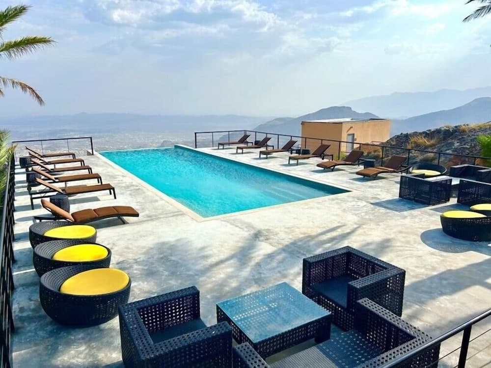The View, Infinity pool