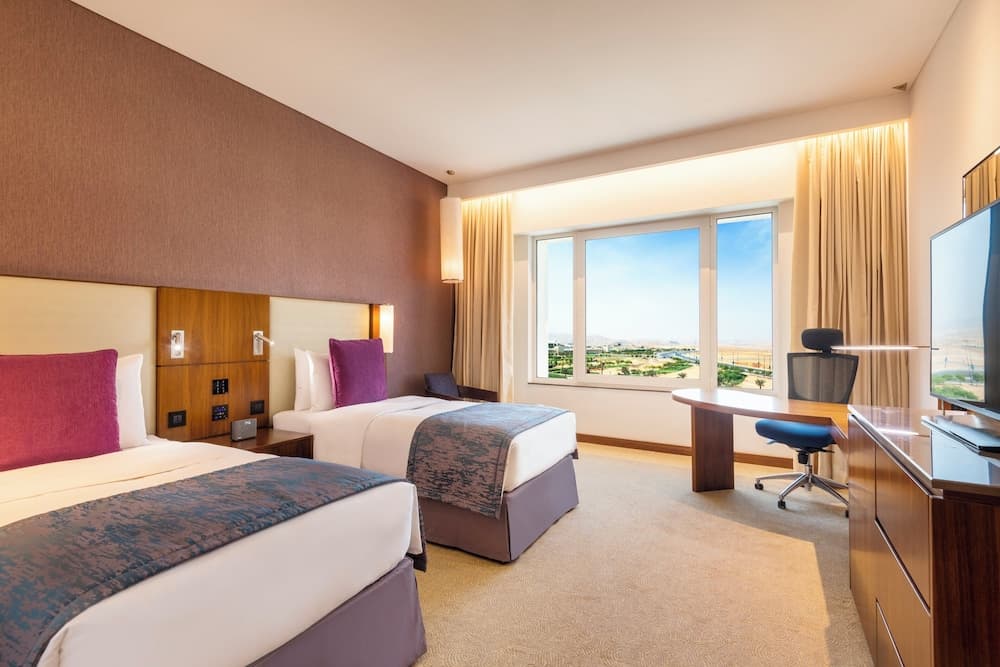 Crowne Plaza Muscat OCEC, an IHG Hotel, Room