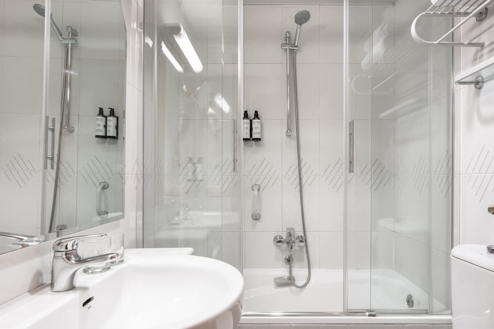 Crisol Almirante Bonifaz, Bathroom